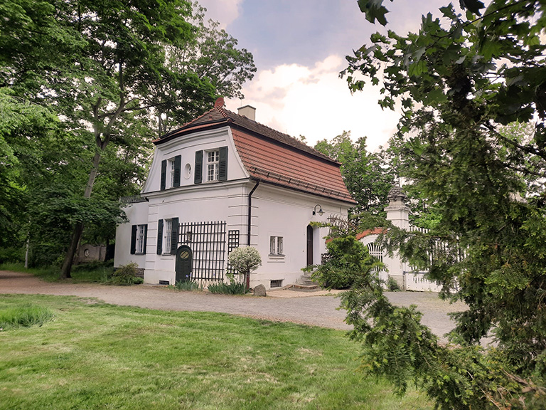 Ansicht: Haltestelle im Robert-Koch-Park